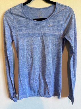 Nike Women’s Long-Sleeve Seamless Training Top - Light Blue Heather